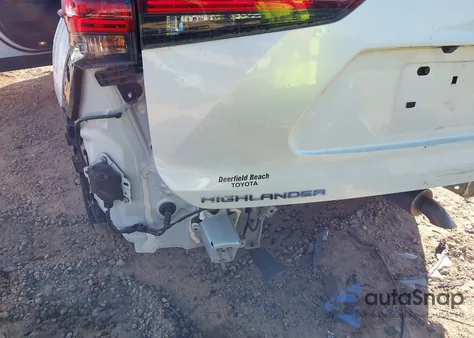 2024 Toyota Highlander Xle z USA, uszkodzony, nr VIN 5TDKDRAH4RS052389